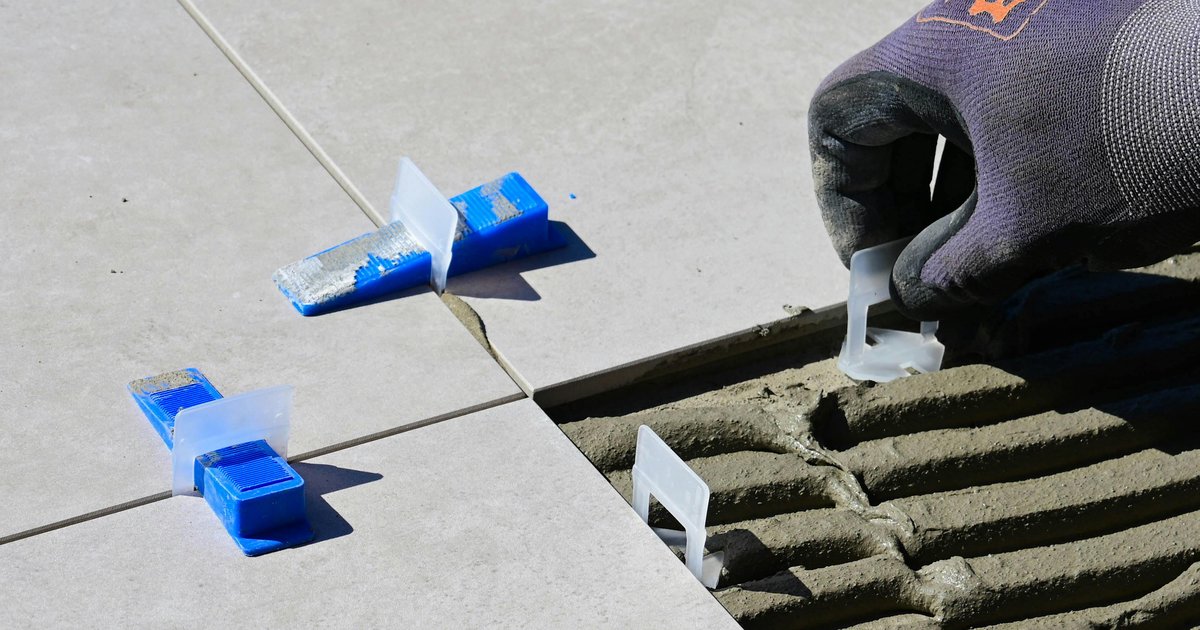 Układanie płytek ceramicznych - instrukcja krok po kroku